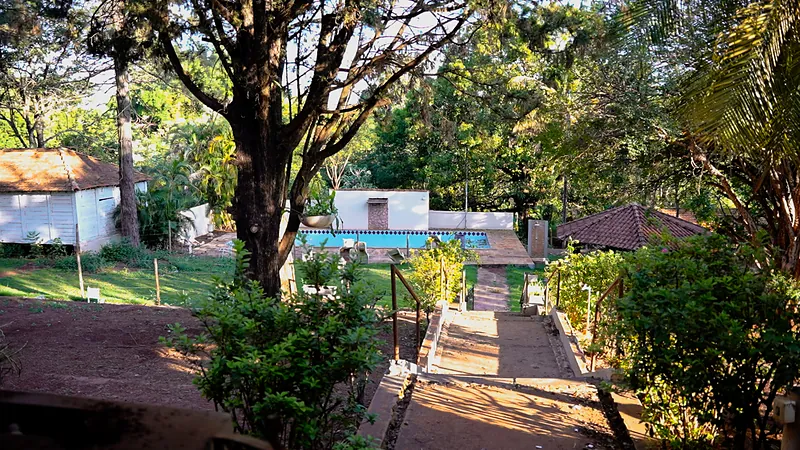 Jardins e piscina