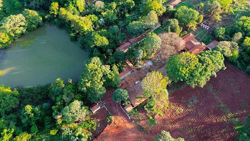 Vista aérea do Instituto, com o lago e as áreas verdes